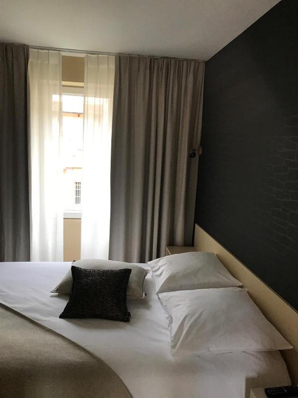 שרול Hotel Du Lion D'Or מראה חיצוני תמונה